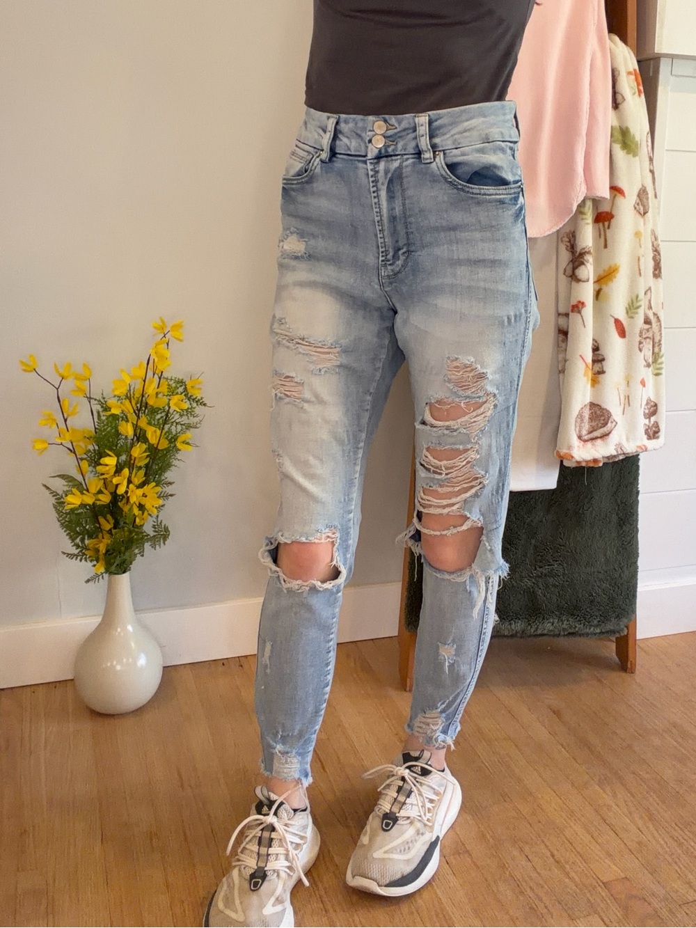 SWS DenimCo Stretchy Distressed High Waisted Skinny Jeans Size 5